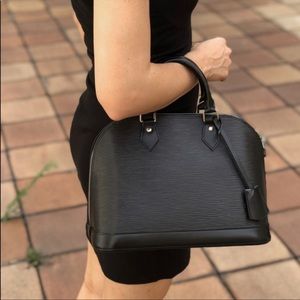 Louis Vuitton Epi Alma PM black